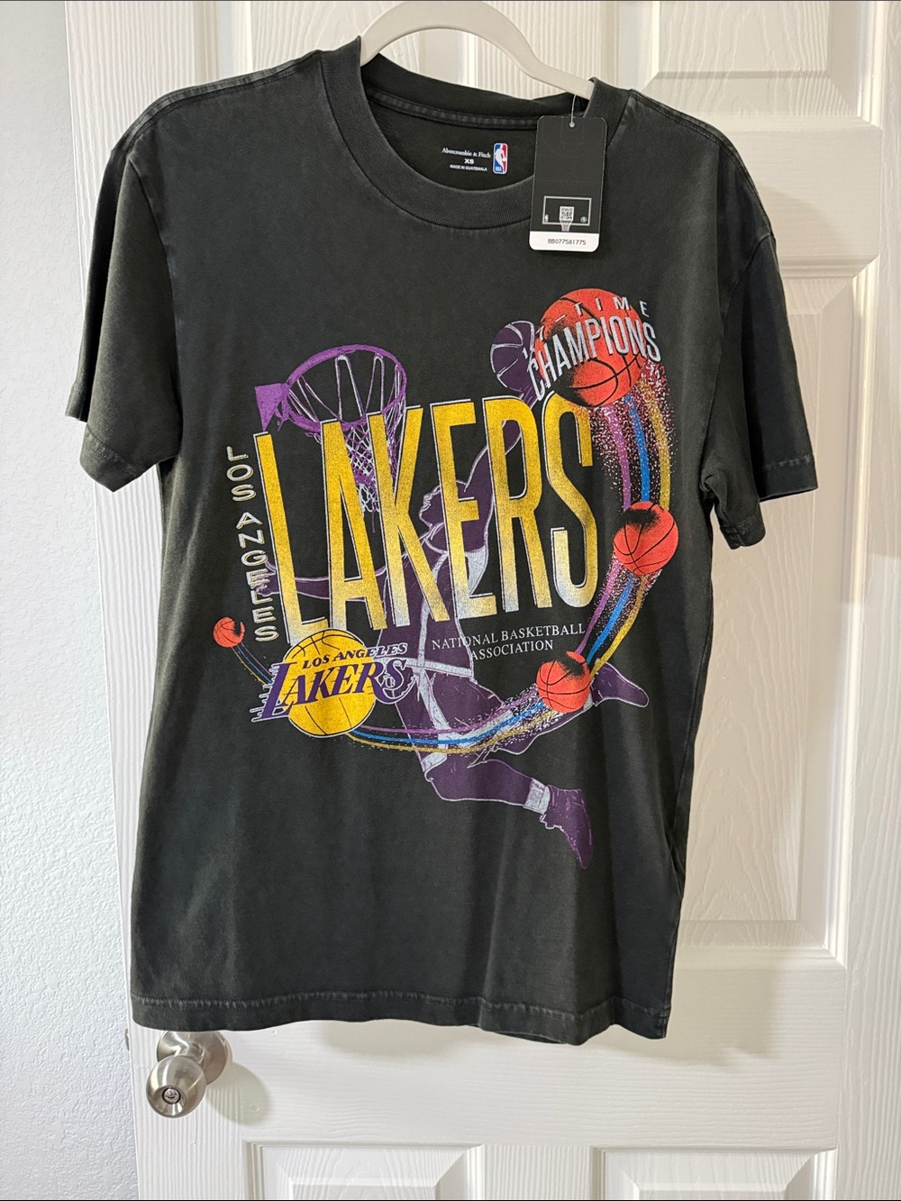 Abercrombie and Fitch NBA Los Angeles Lakers Graphic T-Shirt - Black & Yellow